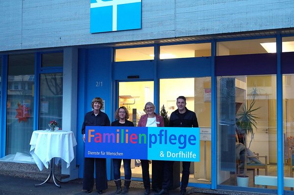 Neues Schild Familienpflege und Dorfhilfe